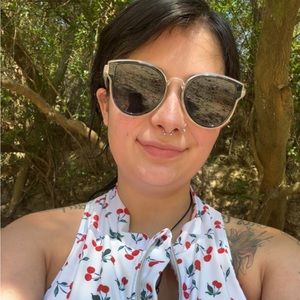 Meet your Posher, Lacey